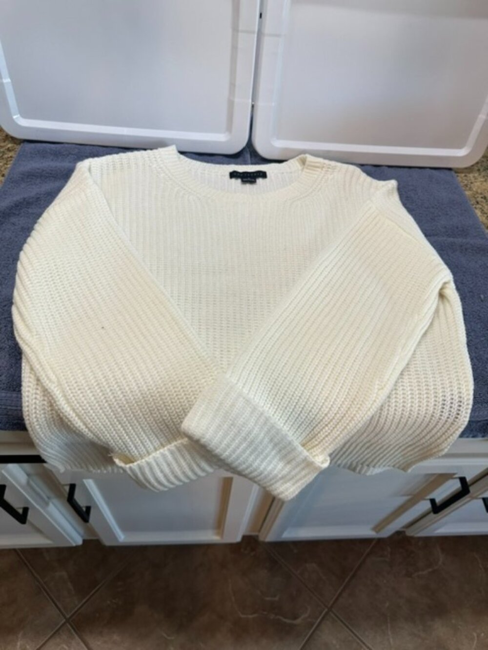 Sweater - Picture 1 of 3